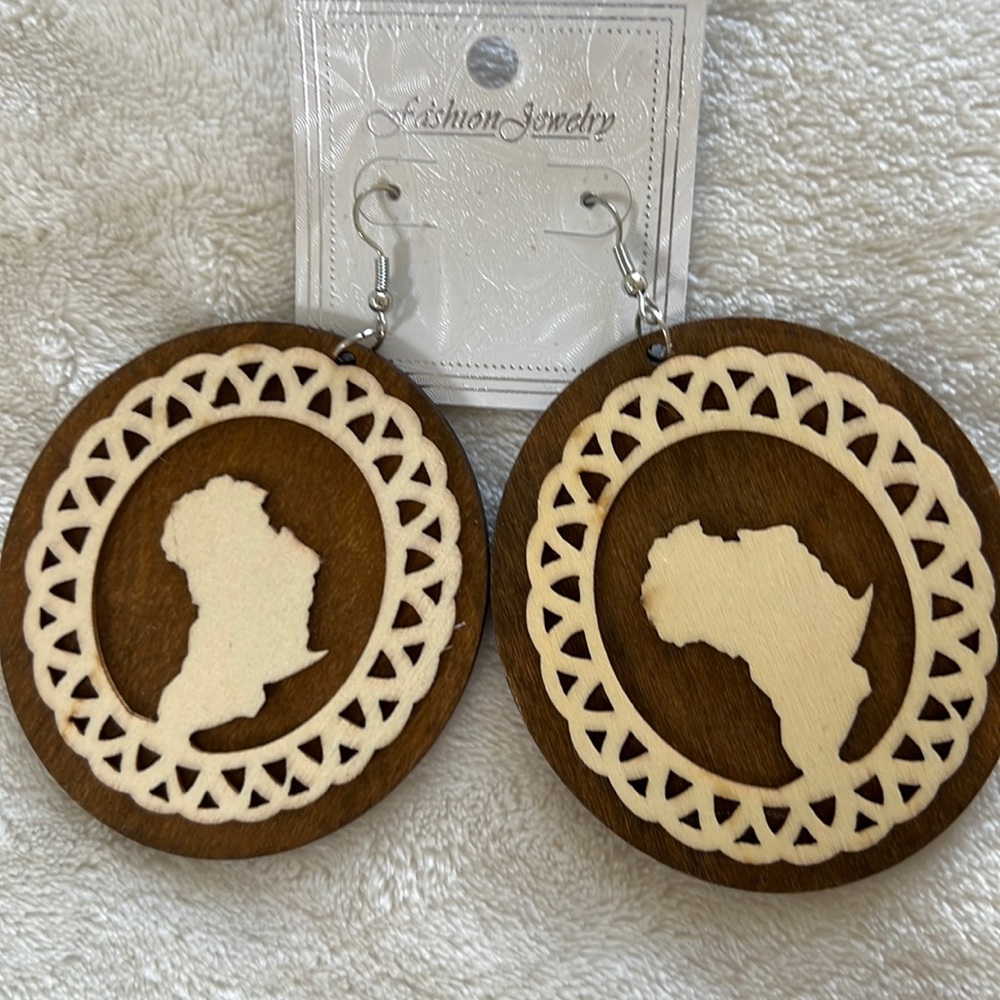 Beautiful Wooden (Africa) Costume Earrings!
